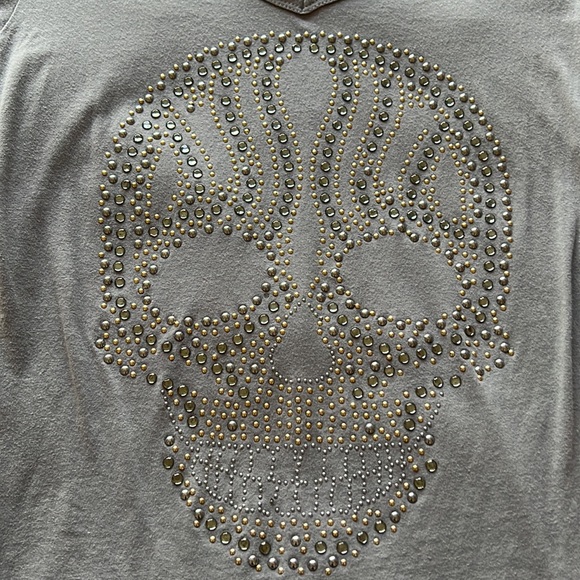 Women’s gray t shirt with embossed skull - Picture 2 of 3